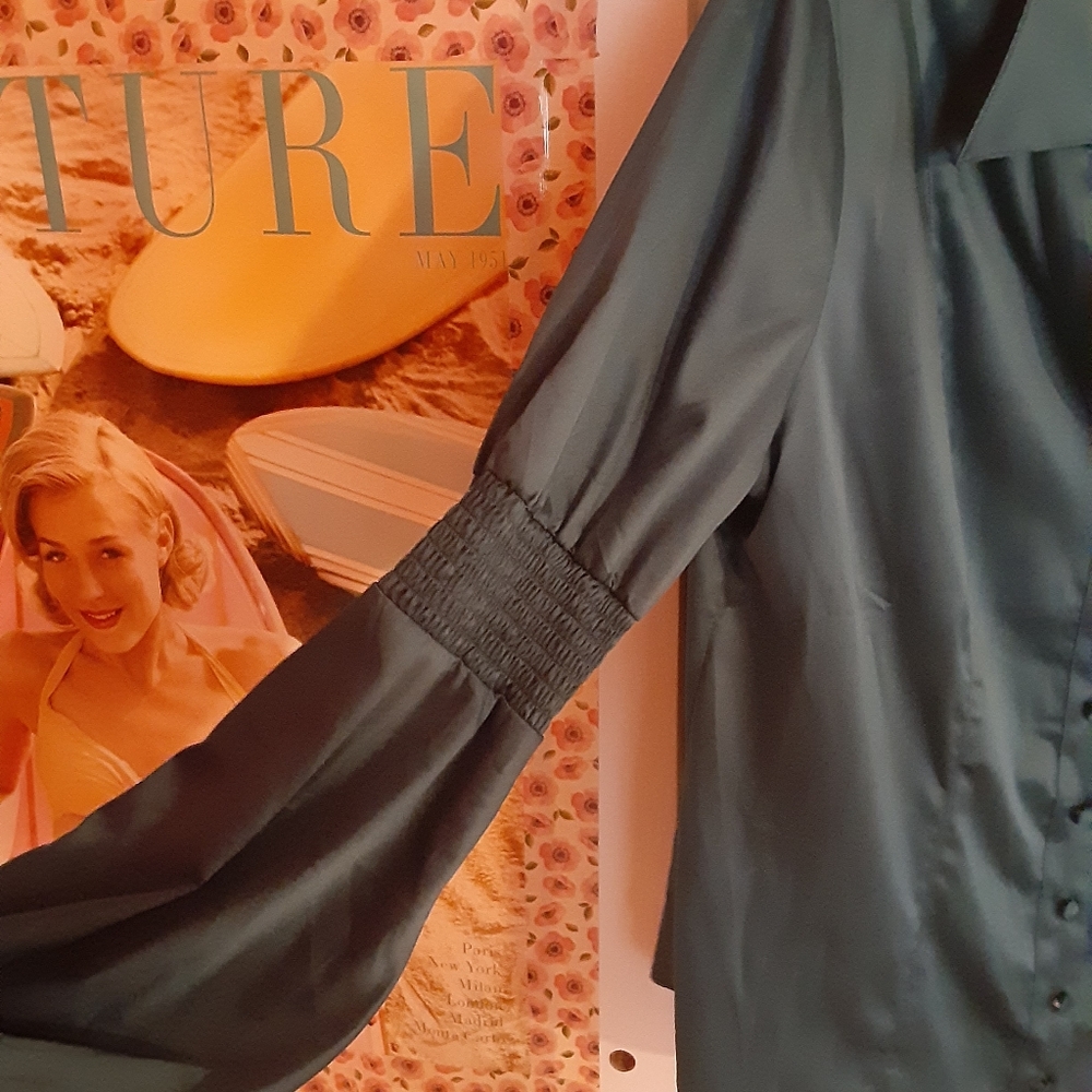 Blouse. - Picture 2 of 5